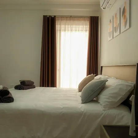 Twenty -to- Three, 2-bed And Study, Apartment San Gwann