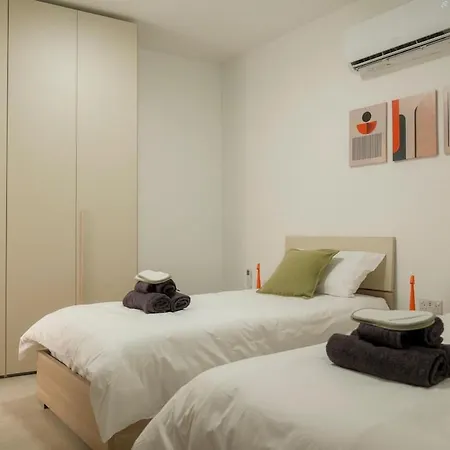 Twenty -to- Three, 2-bed And Study, Apartment