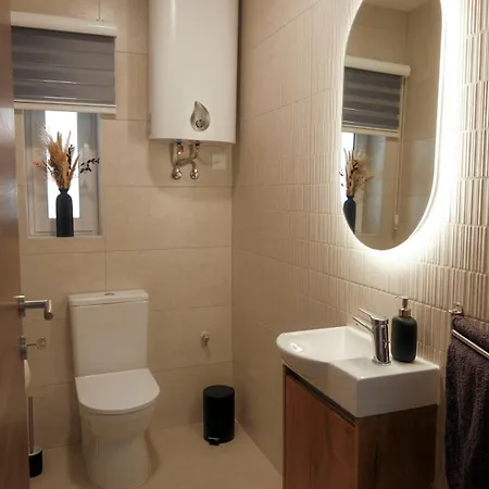 Twenty -to- Three, 2-bed And Study, Apartment *