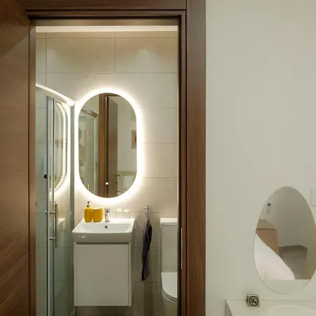 Apartment Twenty -to- Three, 2-bed And Study, *